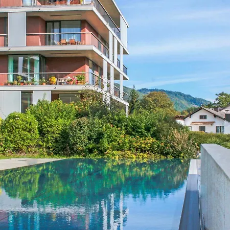 Pool And Lake Apartamento